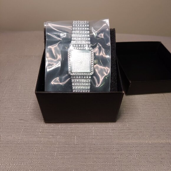 Women's Watch - Picture 2 of 16